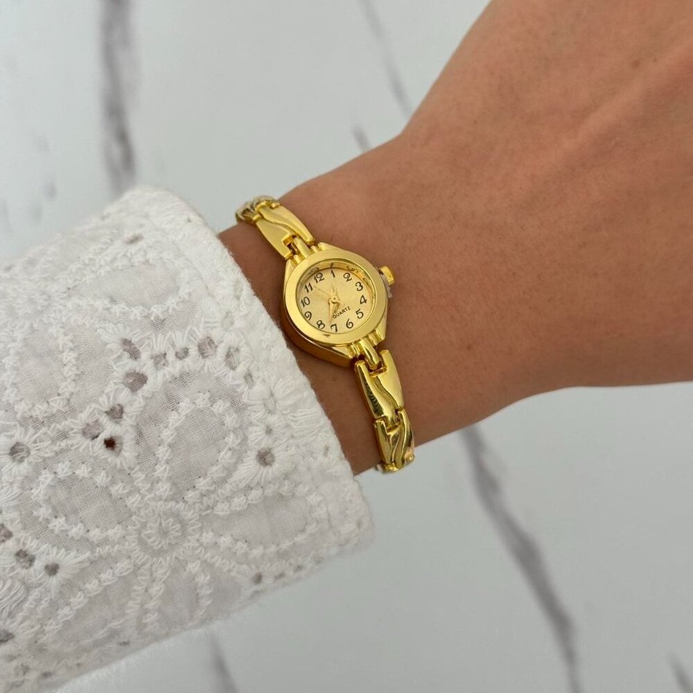 Sku 0476 vintage vibe gold mini watch + in a gift box + strap reduction tool - Picture 6 of 8